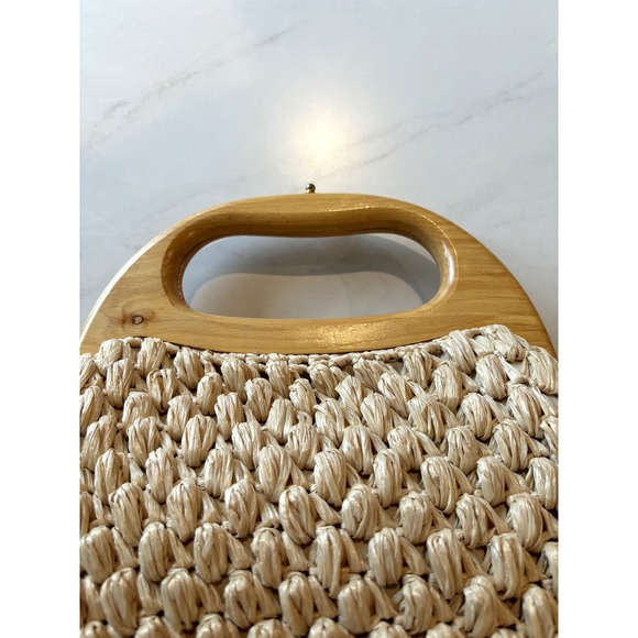 Vintage Excellent Condition Beige Woven Raffia Bag Wood Handle, Gold Clasp - Picture 2 of 7